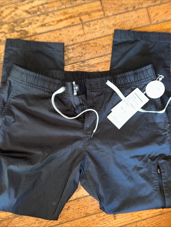 Vuori Pants - Vuori women’s gray Performance Jogger Pants new with tags